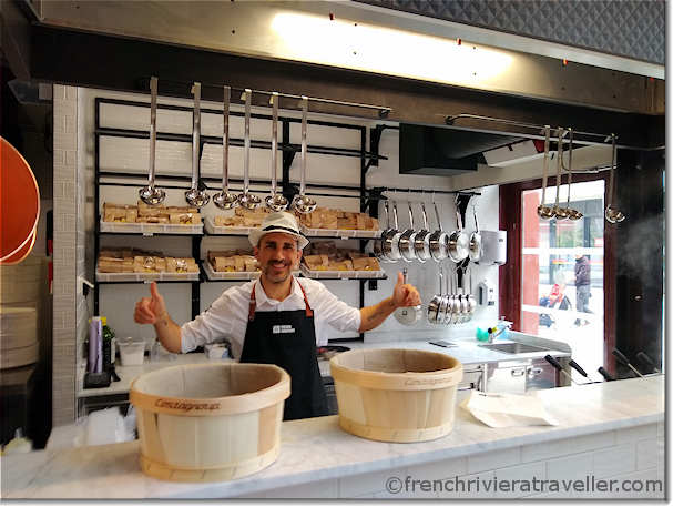 Food stall in the Gare du Sud